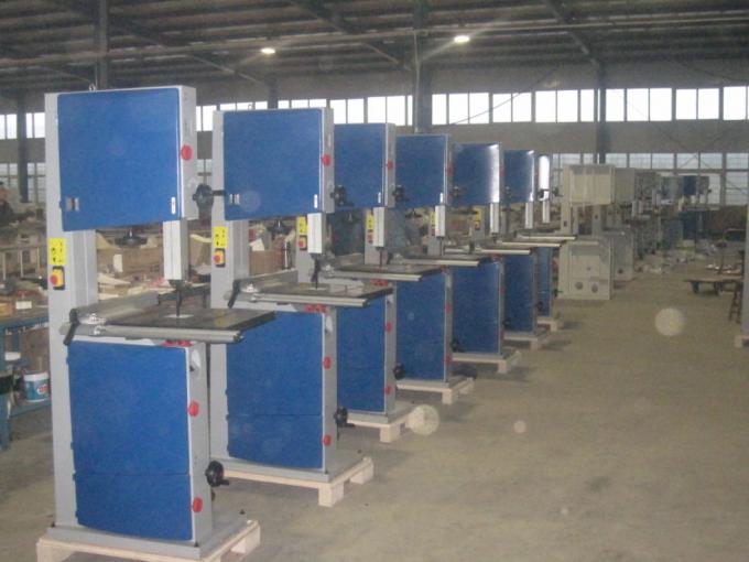 De aangepaste van de de Snijmachine Verticale Stijl van de KleurenLintzaag Houten Werkende Hulpmiddelen 1