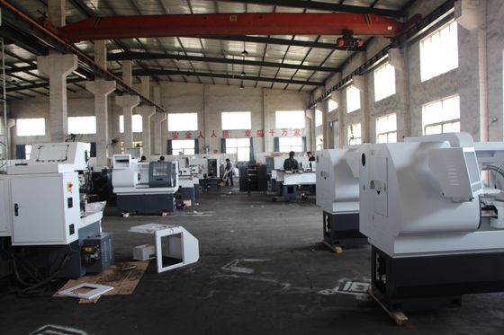 Spits Oppervlaktemetaal Cnc die 340mm Programmeerbare Metaaldraaibank draaien